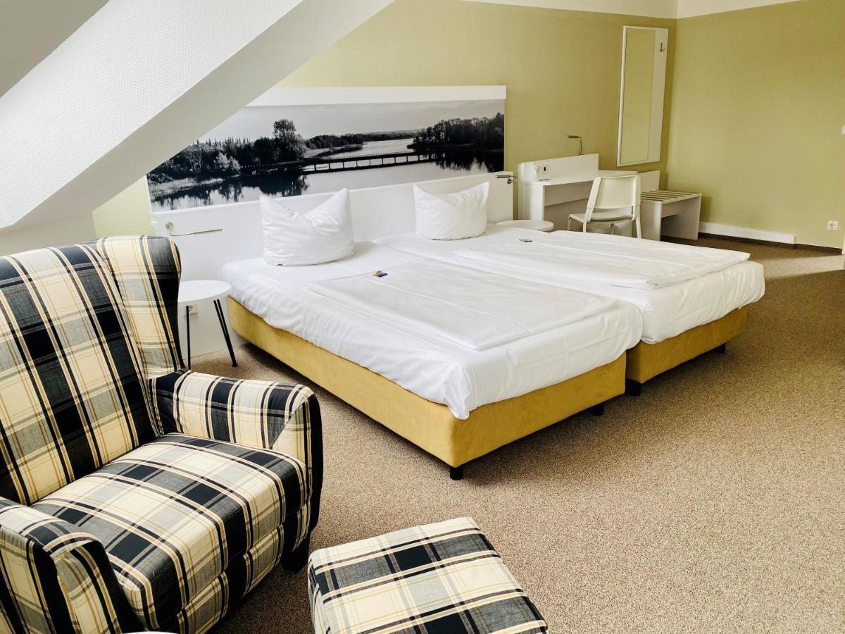 Hotel Am Schlosspark Guestrow Exterior photo