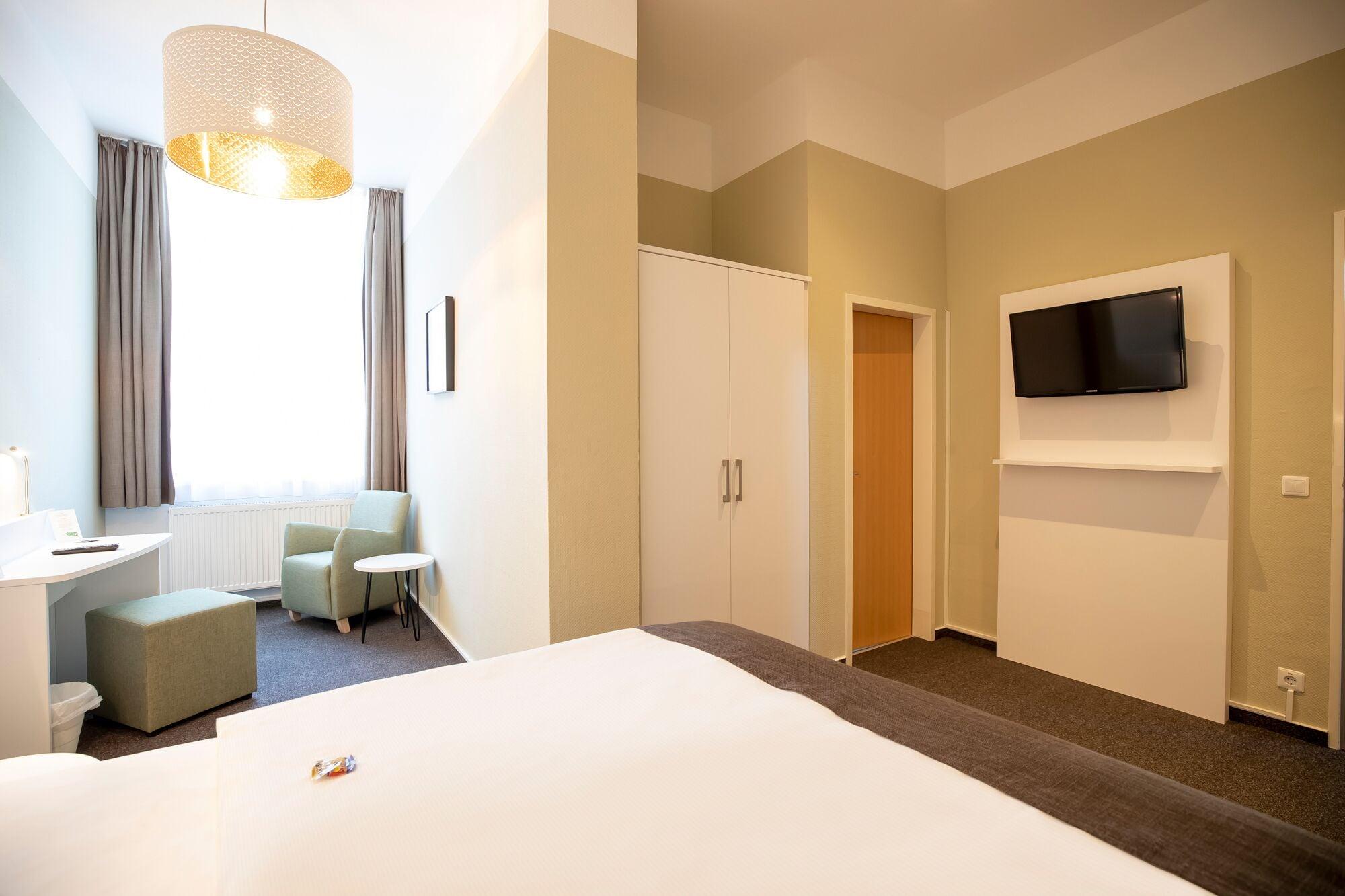 Hotel Am Schlosspark Guestrow Exterior photo