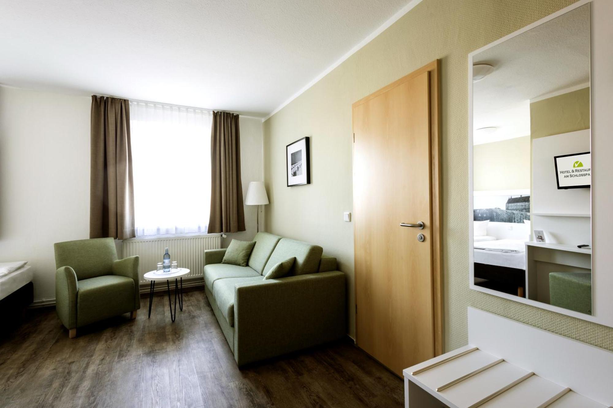 Hotel Am Schlosspark Guestrow Exterior photo