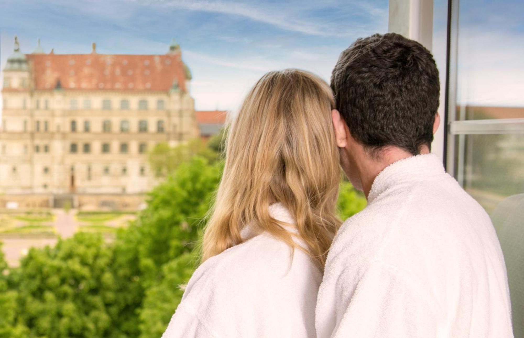 Hotel Am Schlosspark Guestrow Exterior photo